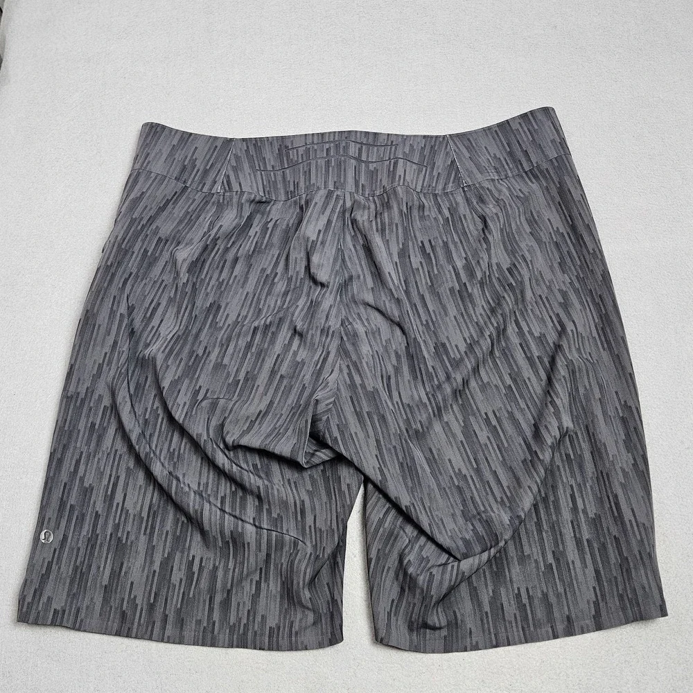 Lululemon Board Shorts Men's 36 Swim Trunks Unlined No Mesh Gray‎ Striped